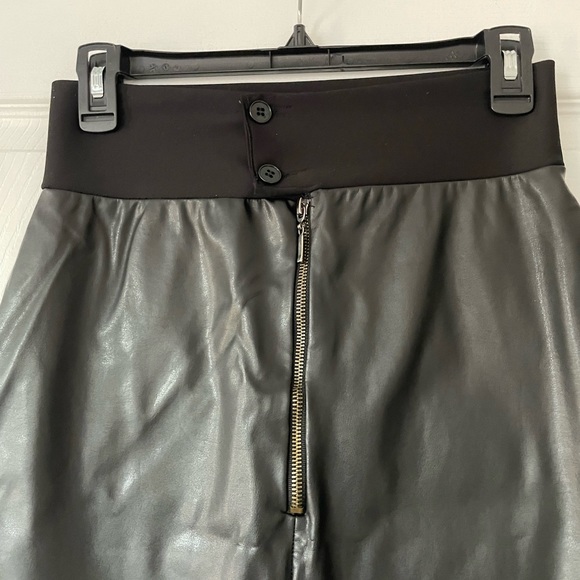Black Skirt. Size XS/S - Picture 4 of 4